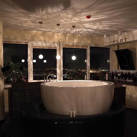 Апартаменты Sky Flat Jacuzzi 27 Floor Клайпеда Экстерьер фото
