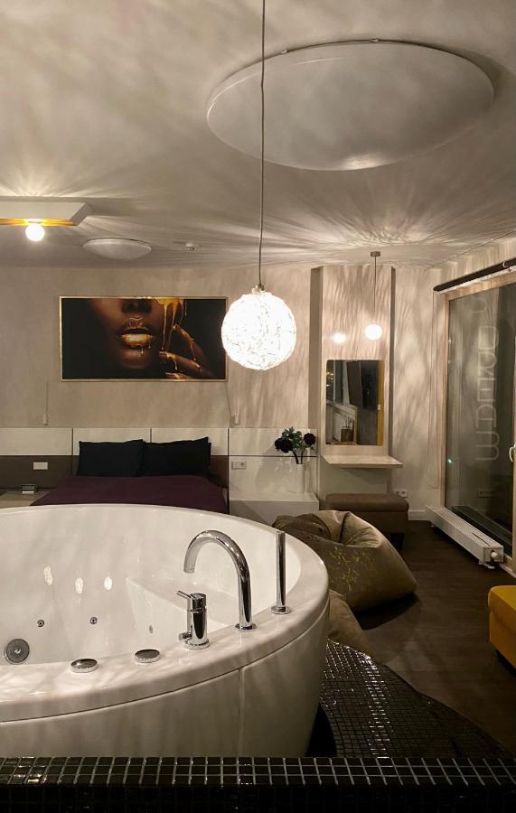 Апартаменты Sky Flat Jacuzzi 27 Floor Клайпеда Экстерьер фото