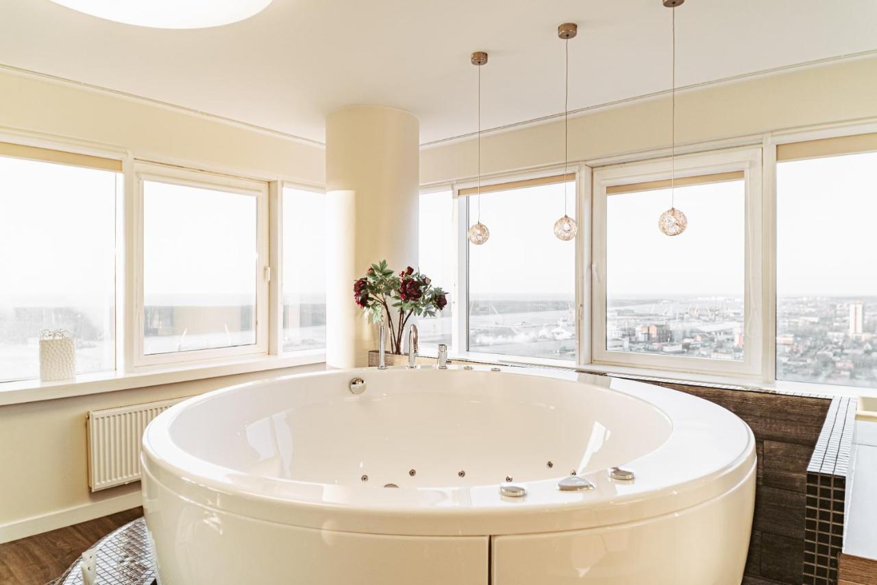 Апартаменты Sky Flat Jacuzzi 27 Floor Клайпеда Экстерьер фото
