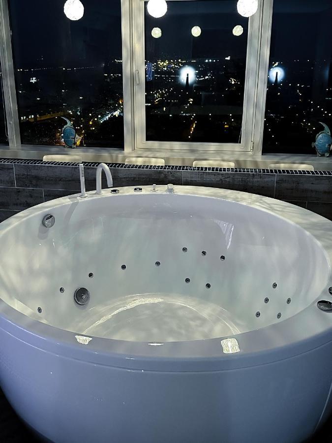 Апартаменты Sky Flat Jacuzzi 27 Floor Клайпеда Экстерьер фото