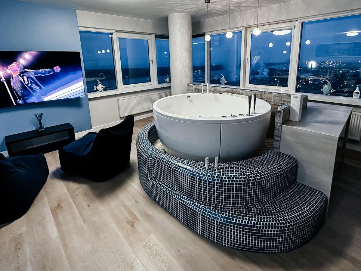 Апартаменты Sky Flat Jacuzzi 27 Floor Клайпеда Экстерьер фото