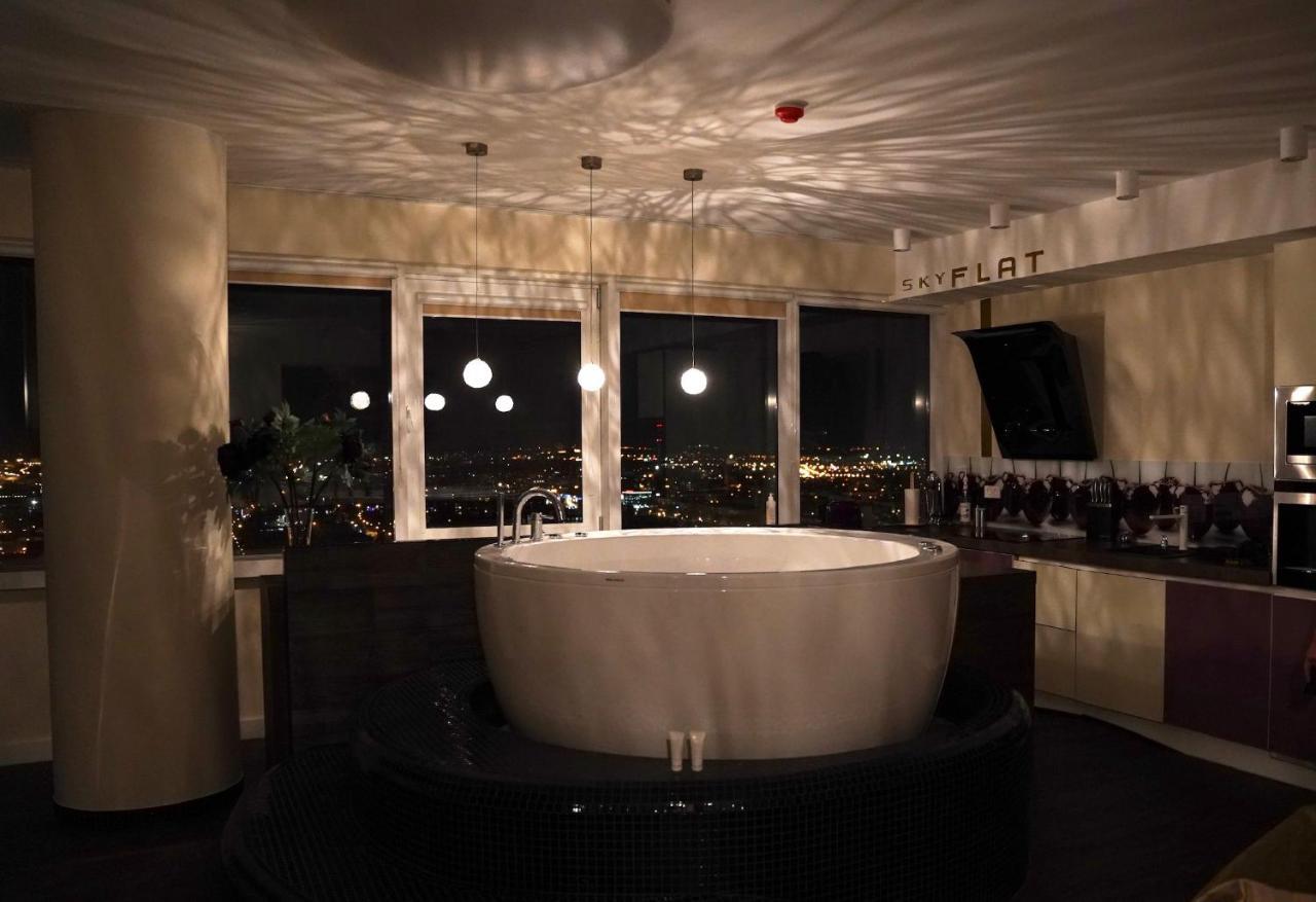 Апартаменты Sky Flat Jacuzzi 27 Floor Клайпеда Экстерьер фото